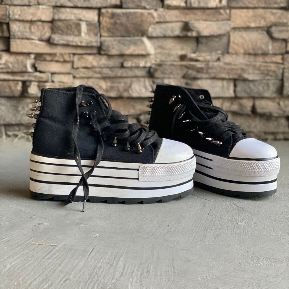 YRU Platform Tennis Shoes GREAT CONDITION